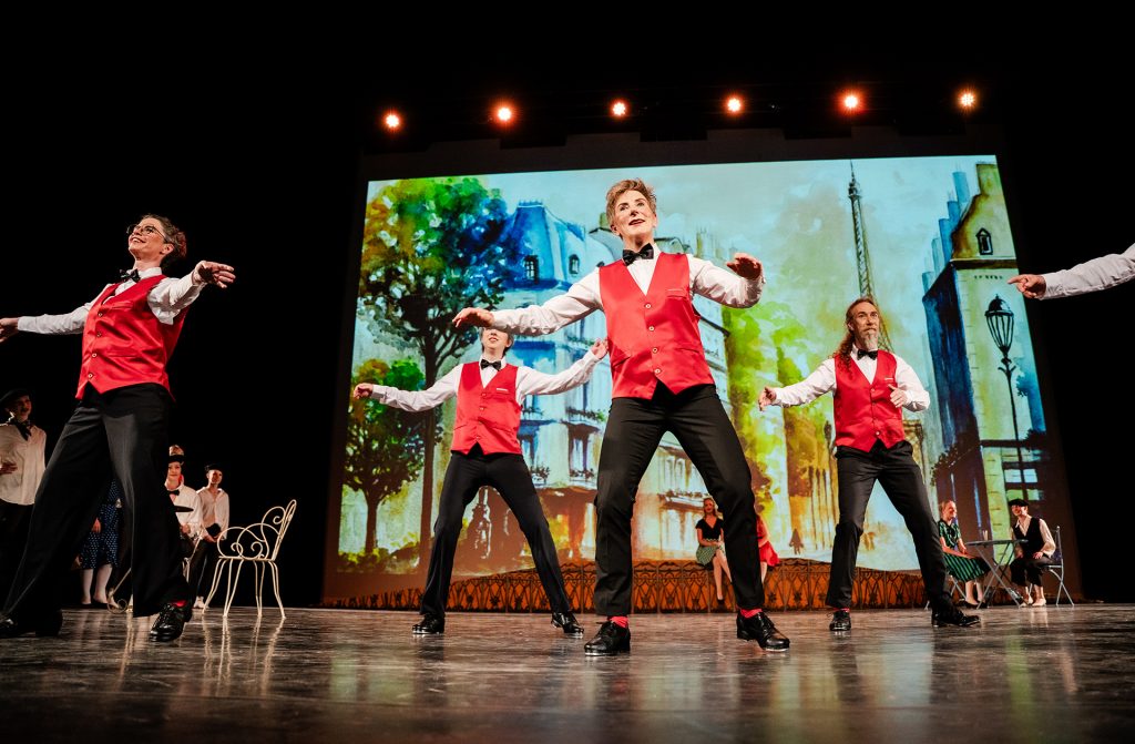 Szene 1 aus der Ballettaufführung Aristocats mit Besetzung A