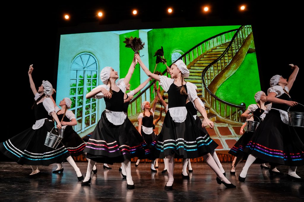 Szene 3 aus der Ballettaufführung Aristocats mit Besetzung A