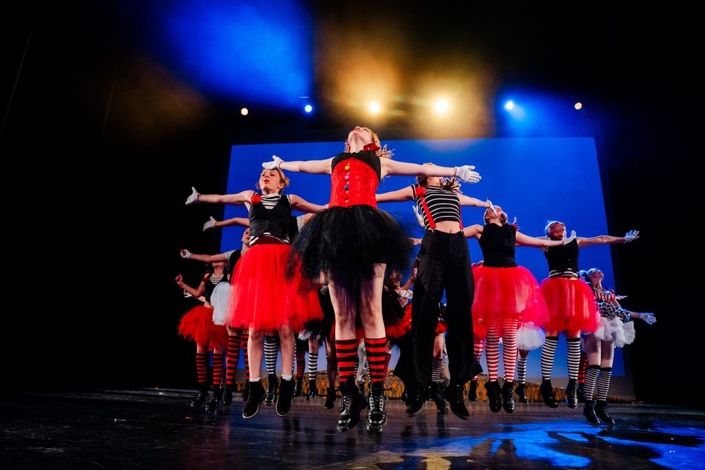 Szene 8 aus der Ballettaufführung Aristocats mit Besetzung B