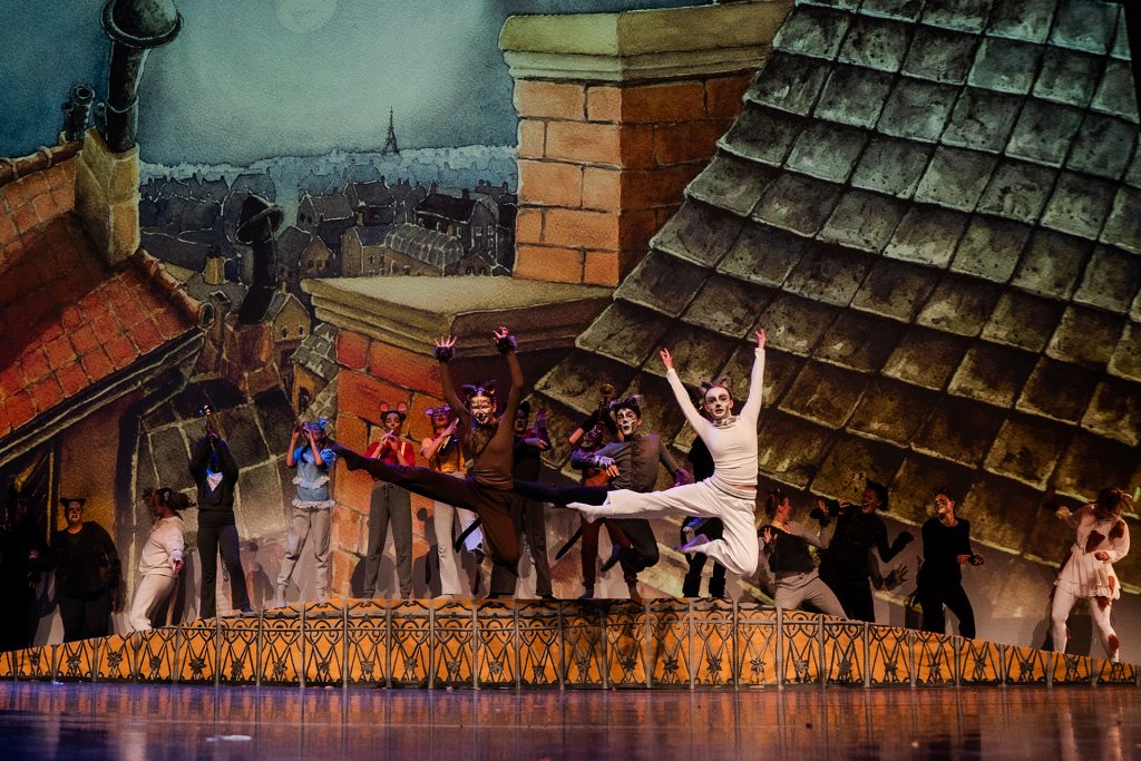 Szene 11 aus der Ballettaufführung Aristocats mit Besetzung B